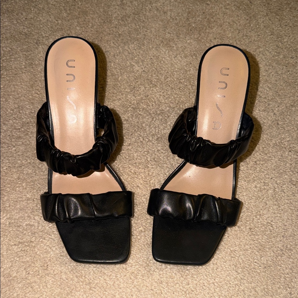 Unisa Black Ruffled Strap Sandals